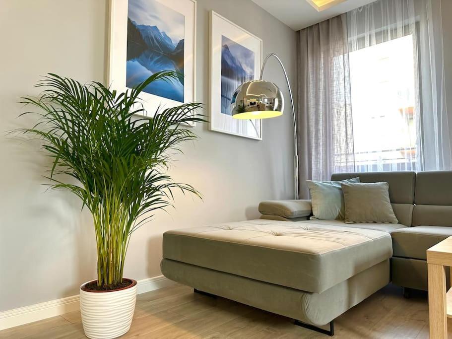 Apartament Jana Kazimierza 47 - 2 Sypialnie, 70M2, Balkon, Parking, Wi-Fi Warszawa Exteriör bild