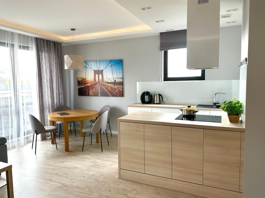 Apartament Jana Kazimierza 47 - 2 Sypialnie, 70M2, Balkon, Parking, Wi-Fi Warszawa Exteriör bild