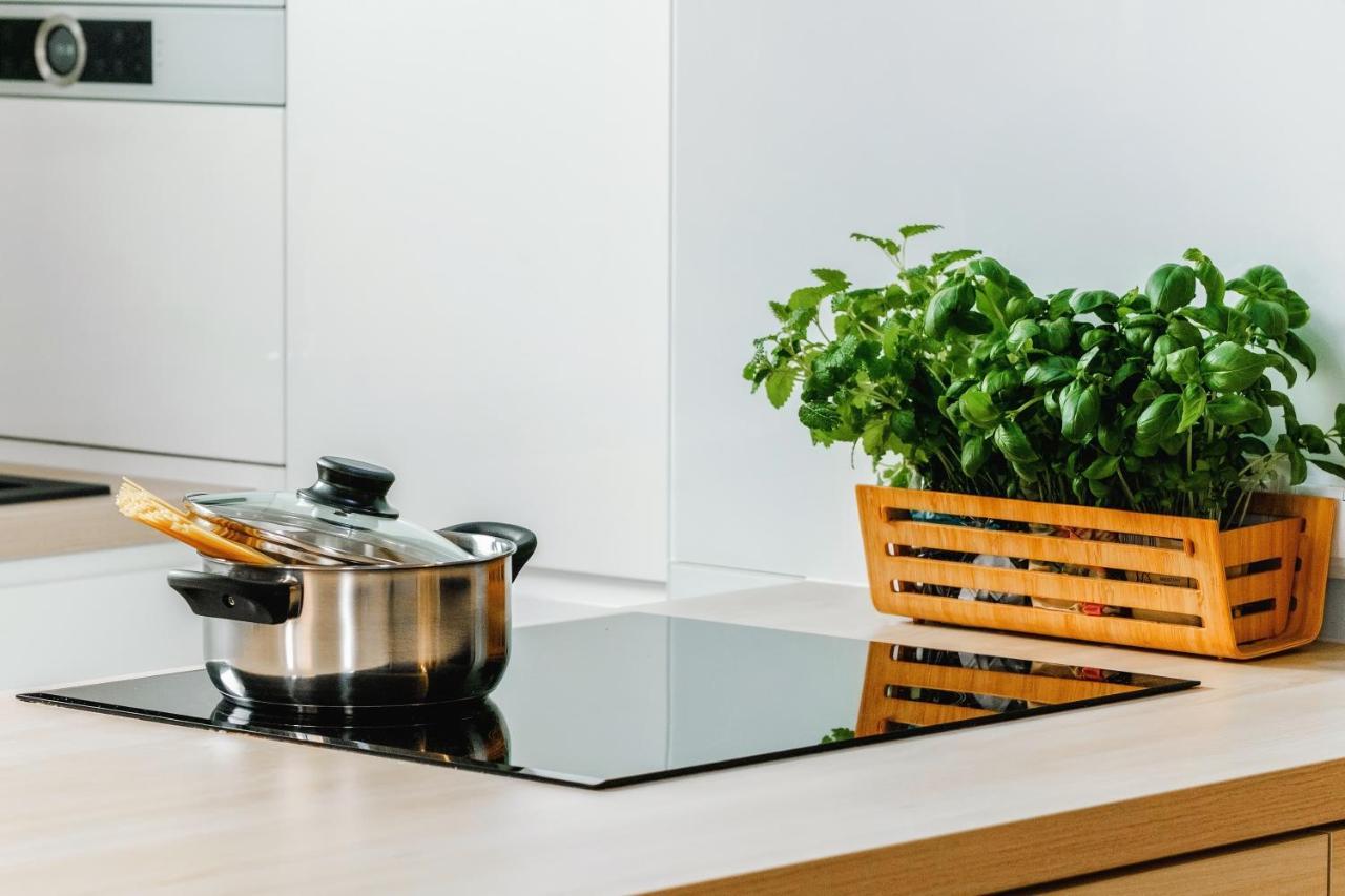 Apartament Jana Kazimierza 47 - 2 Sypialnie, 70M2, Balkon, Parking, Wi-Fi Warszawa Exteriör bild